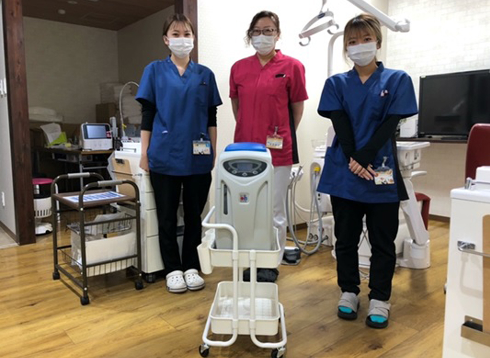 Image of dentist staffs with compact size hydrogen inhaler